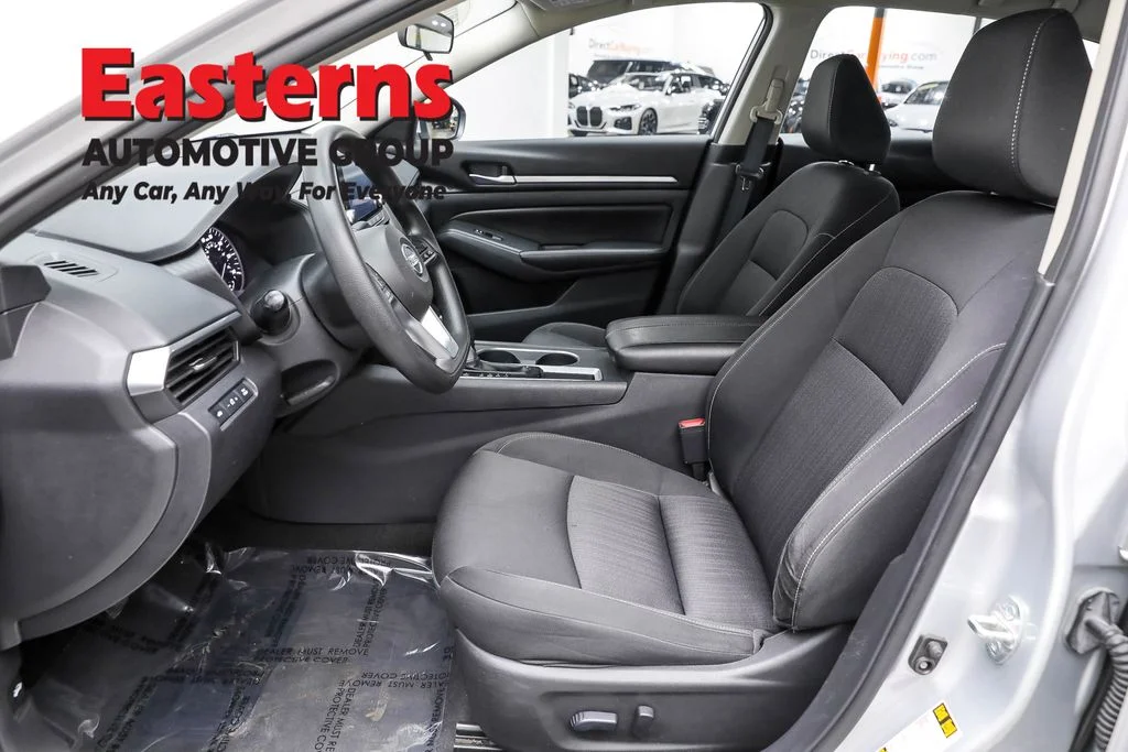 Used 2022 Silver Nissan 2.5 SV image 14