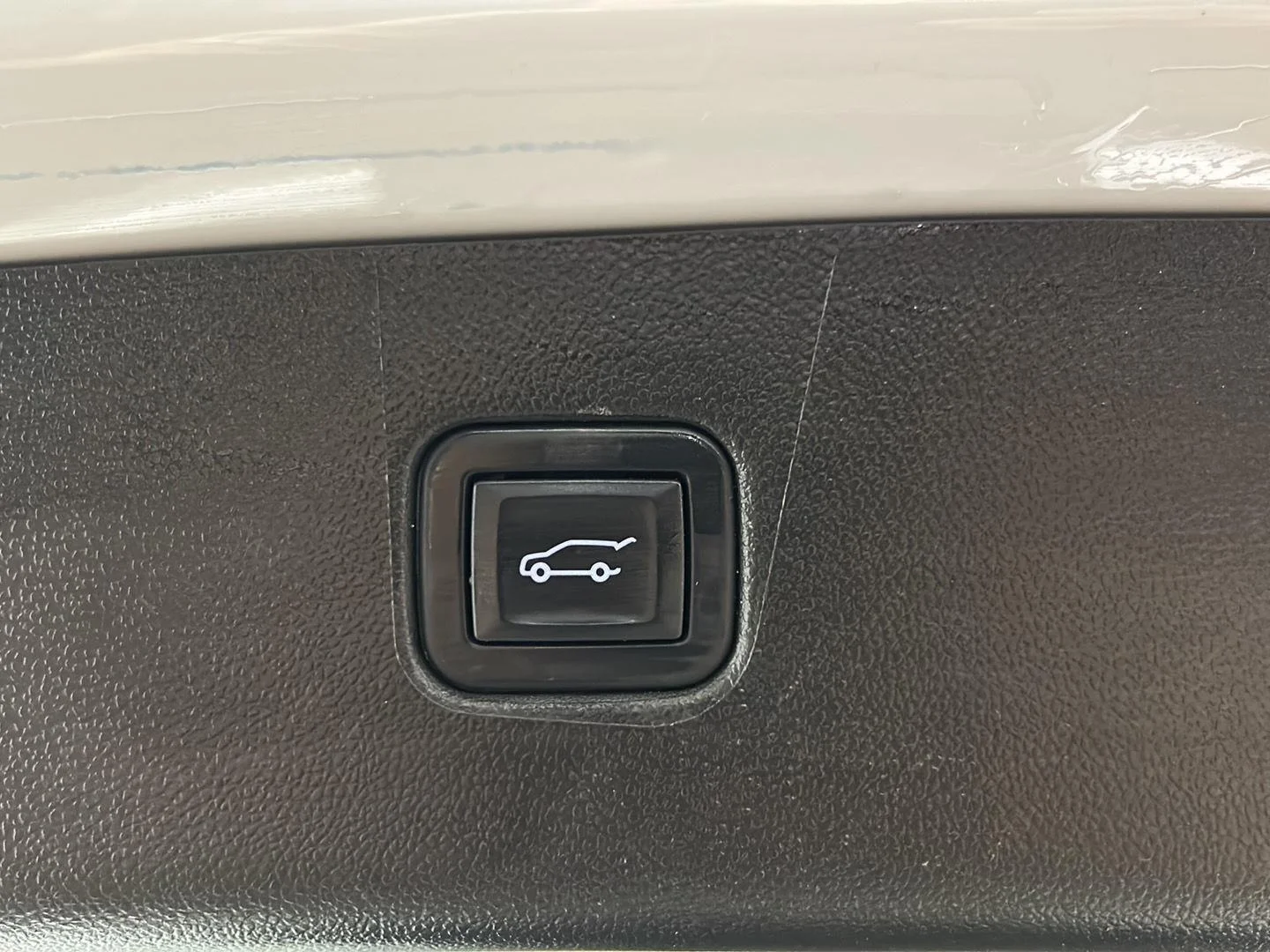 Used 2023 Summit White Chevrolet LT image 9