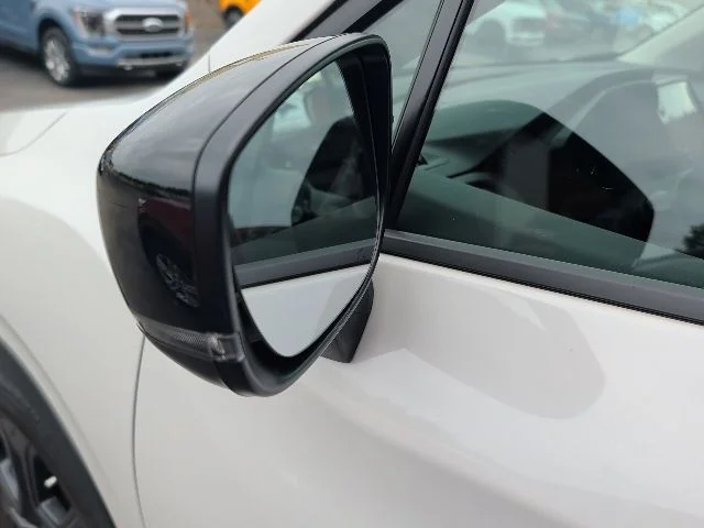 Used 2024 White Subaru Onyx Edition image 13