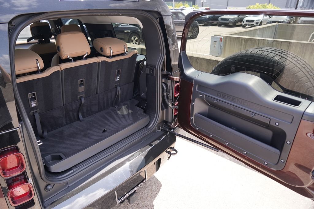 Certified Used 2025 Red Land Rover X-Dynamic SE image 36