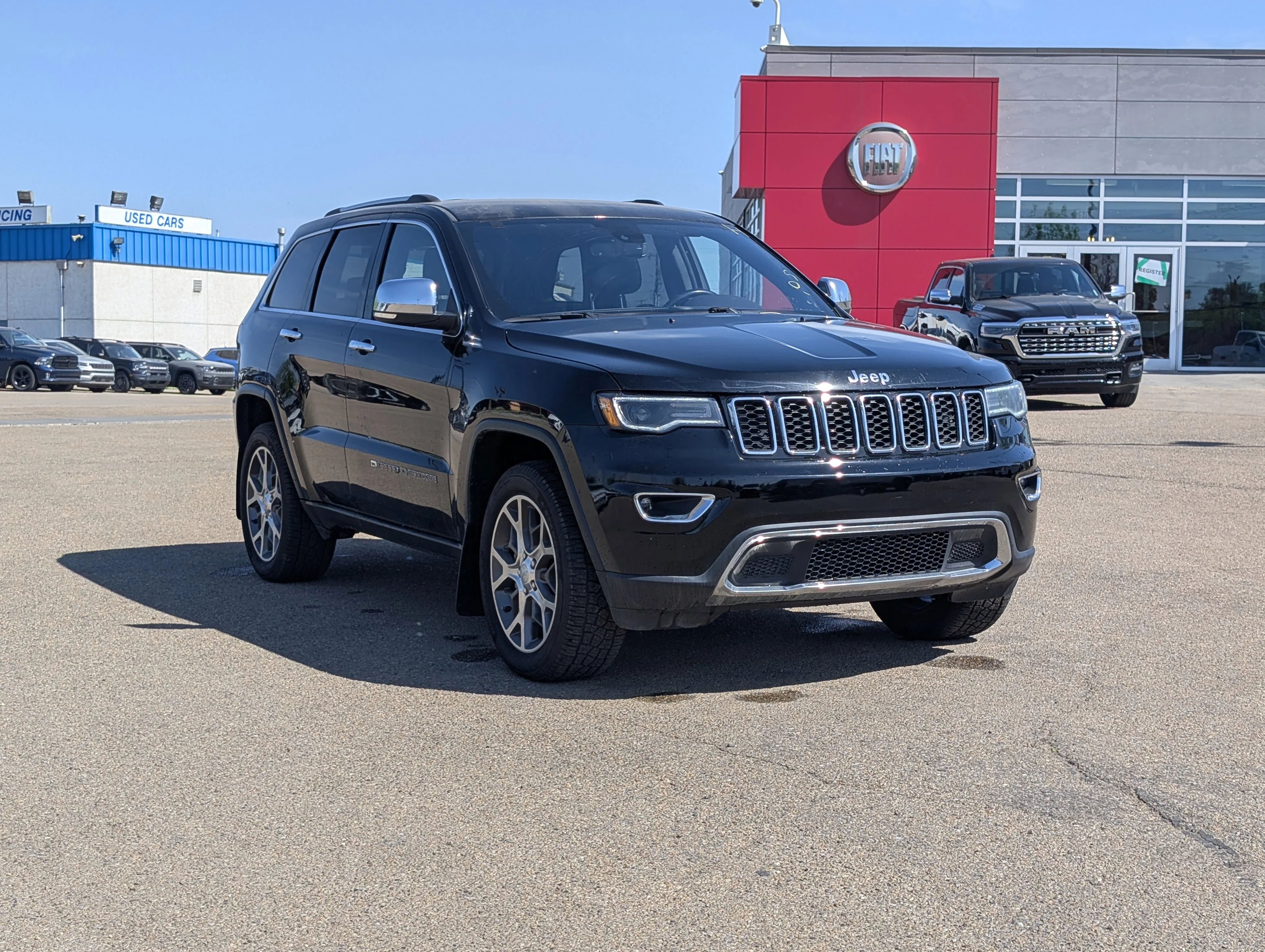 Used 2022 Diamond Black Crystal Pearlcoat Jeep Limited image 9