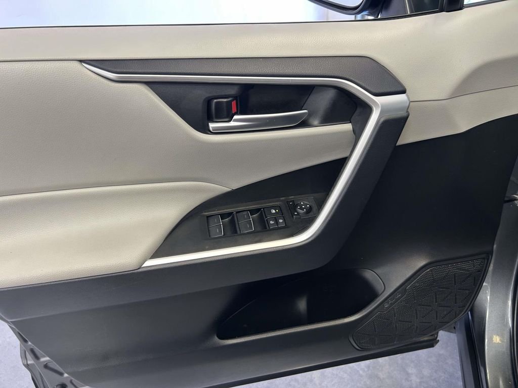 Used 2025 Gray Toyota XLE Premium image 18