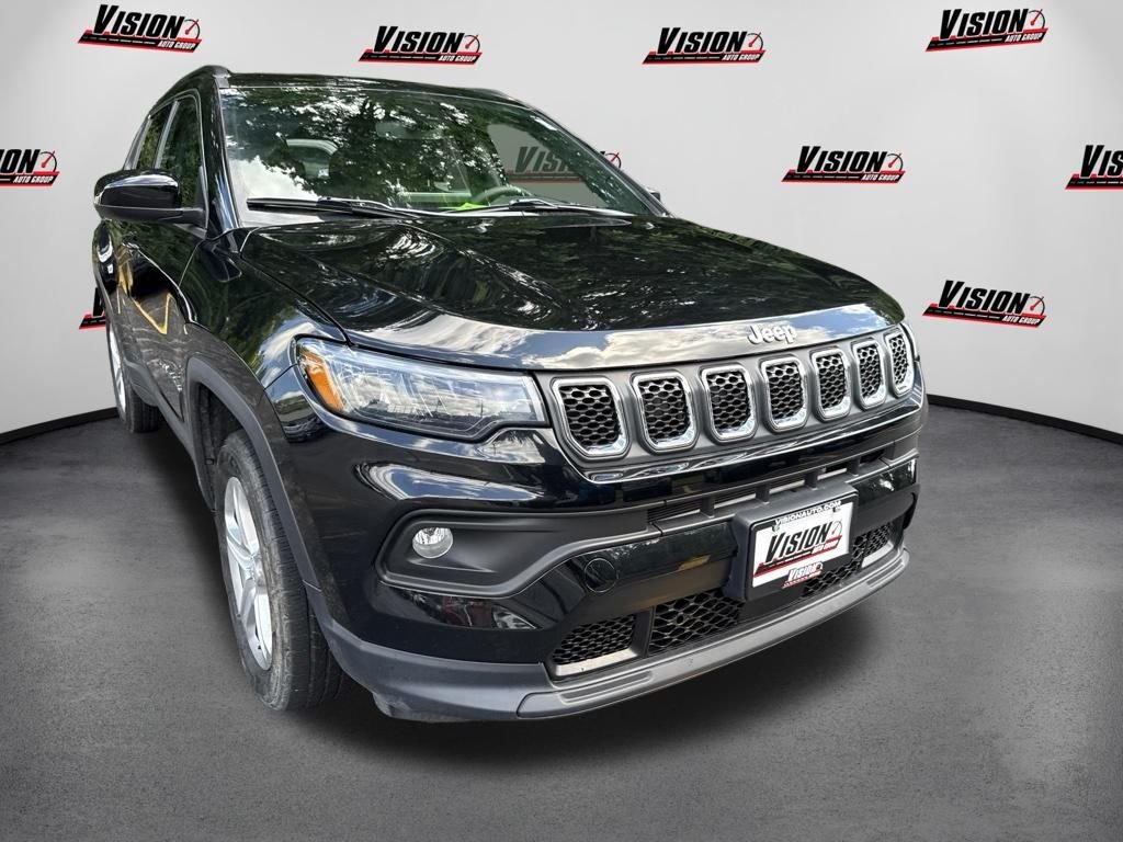 Used 2023 Black Jeep Latitude image 3