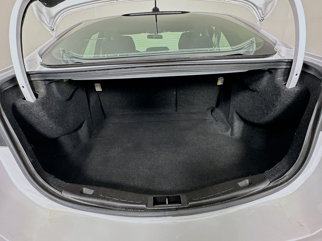 Used 2016 Oxford White Ford SE image 25