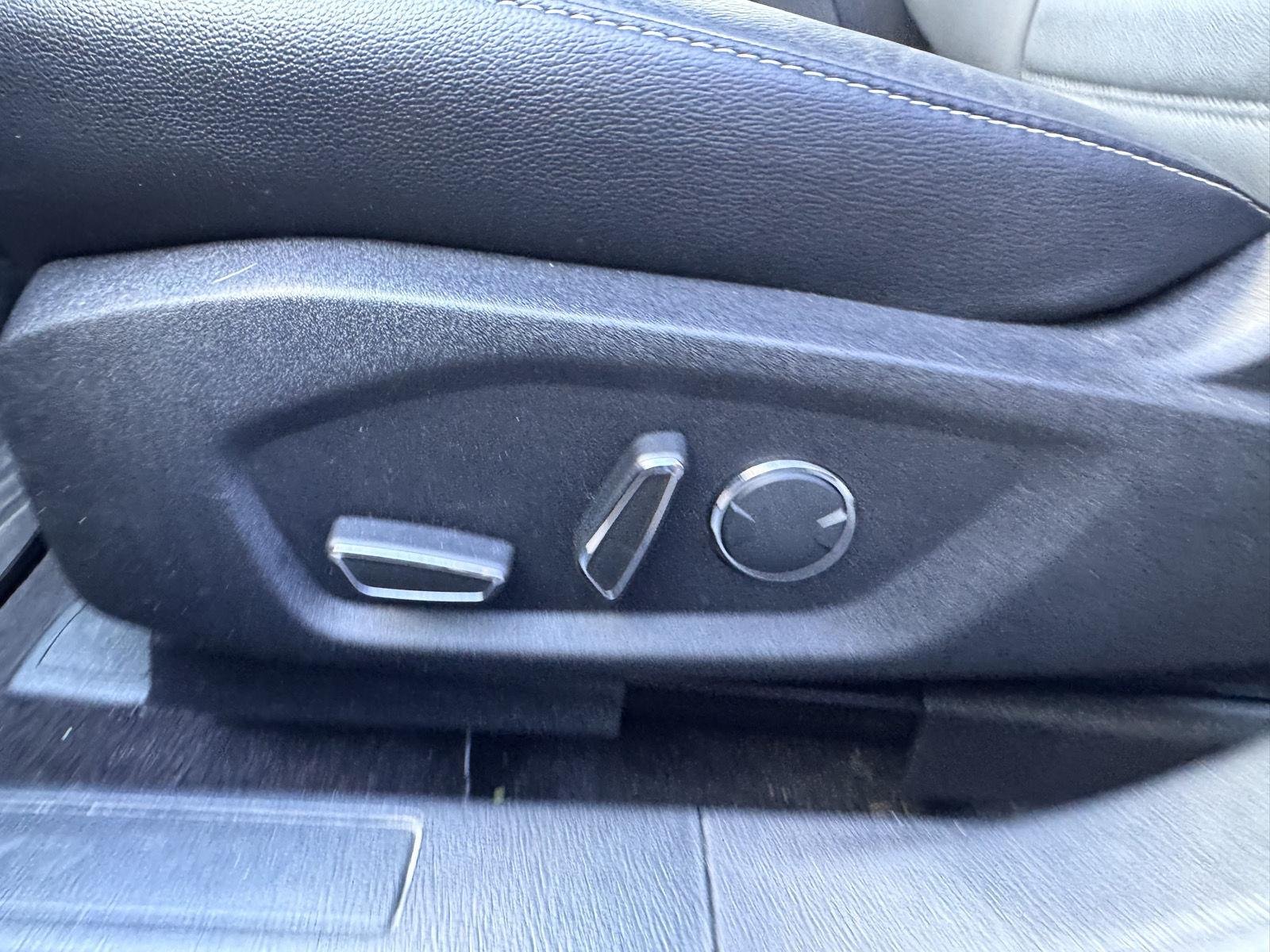 Used 2017 Magnetic Ford SE image 12