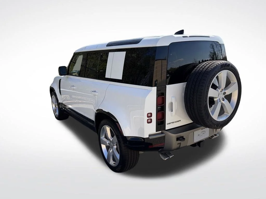 New 2025 Fuji White Land Rover X-Dynamic SE image 6