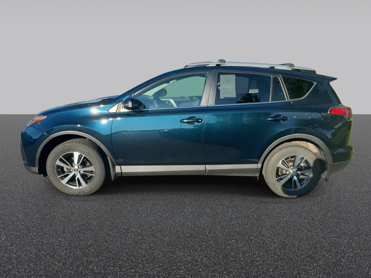Used 2017 Aqua Toyota XLE image 5
