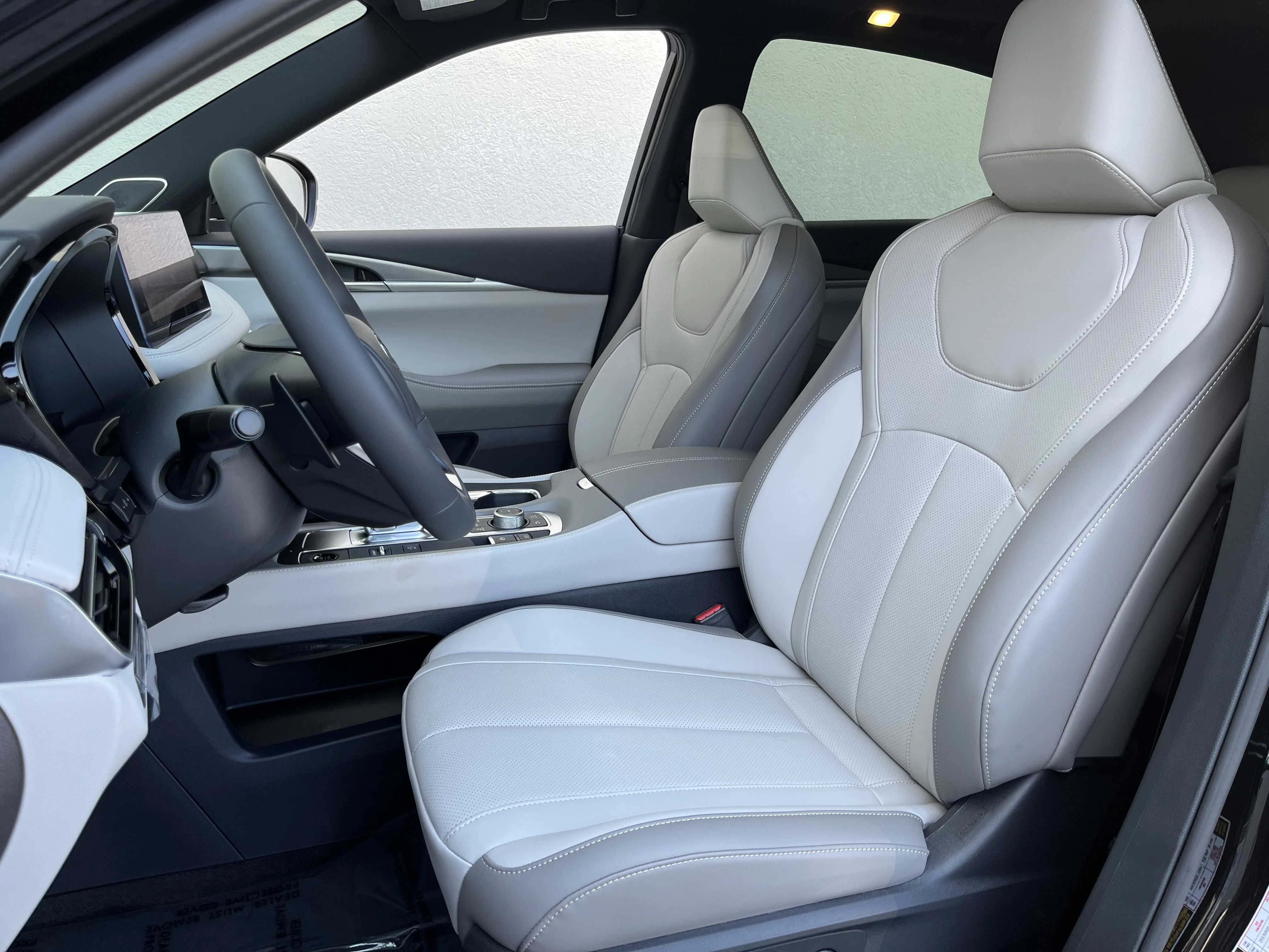 New 2027 Black Obsidian INFINITI LUXE image 12