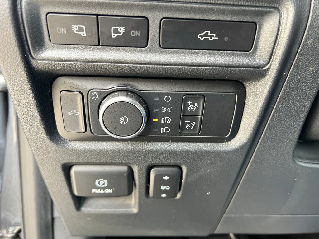 Used 2021 Gray Metallic Ford LARIAT image 21