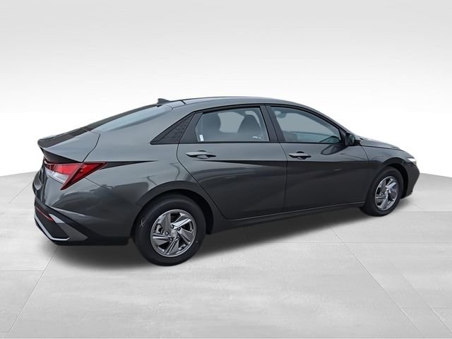 Used 2025 Gray Hyundai SE image 9