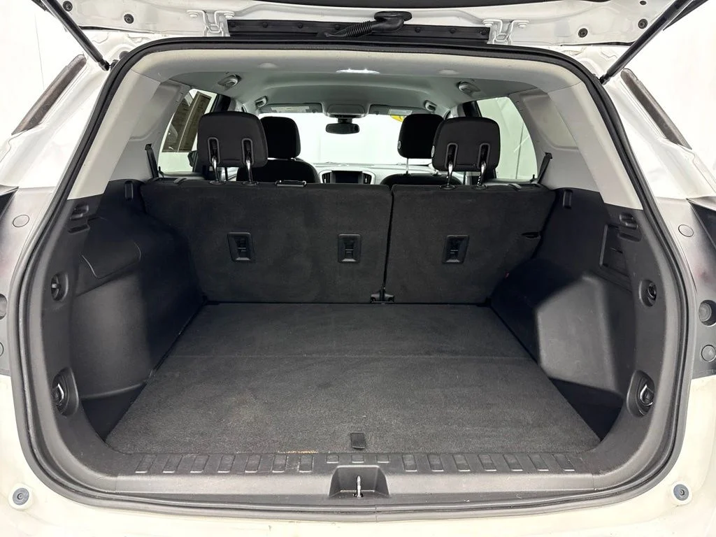 Used 2020 Summit White GMC SLE image 9