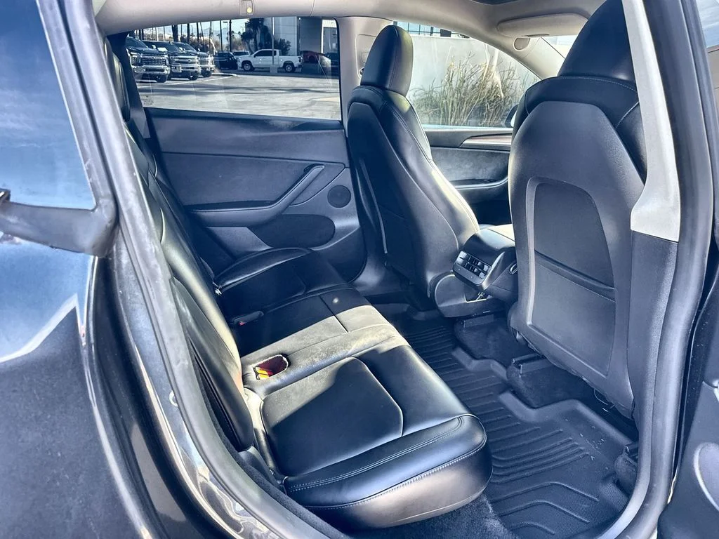 Used 2024  Tesla  image 27