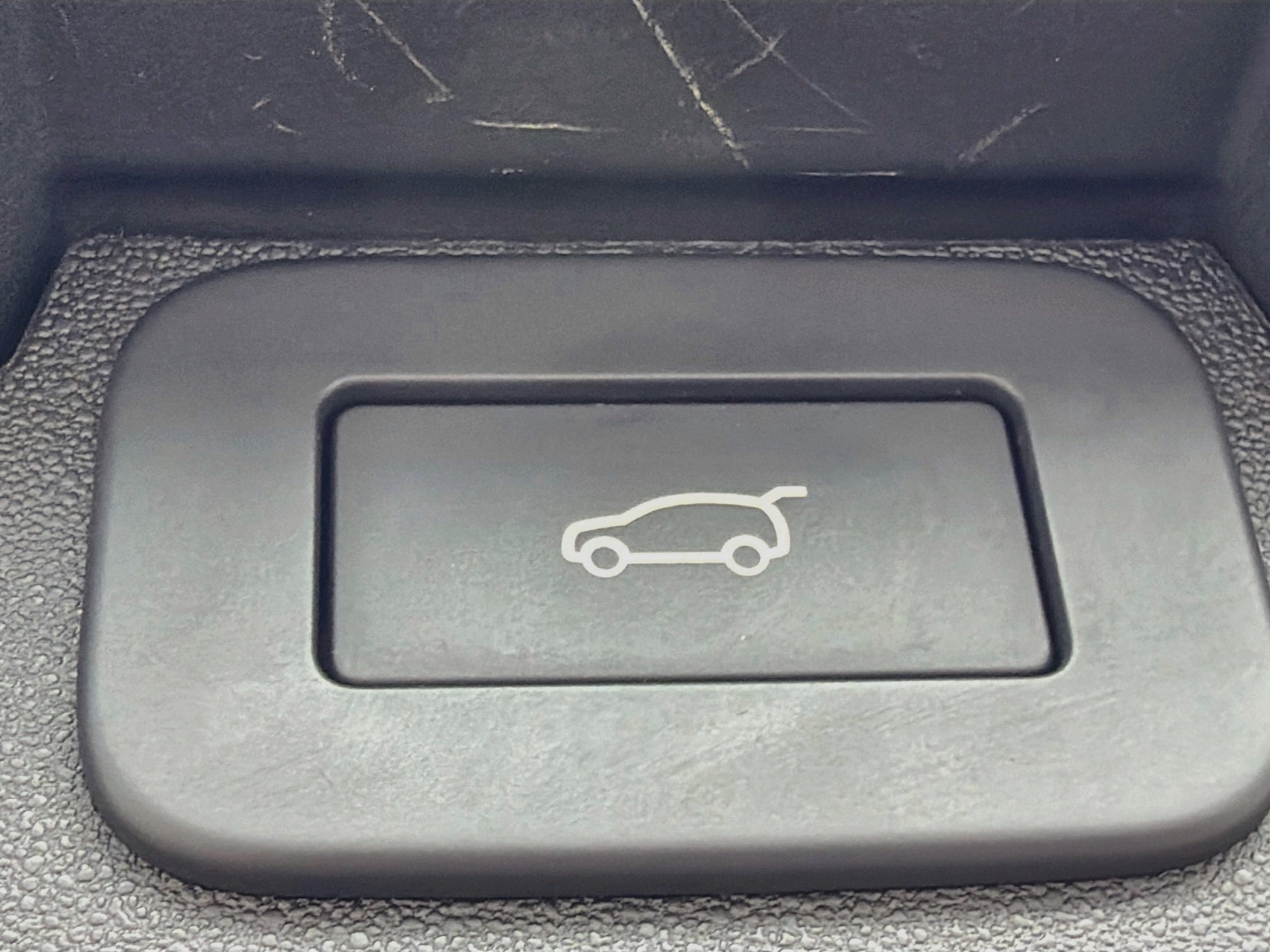 Certified Used 2025 Eiger Grey Metallic Land Rover Dynamic SE image 13
