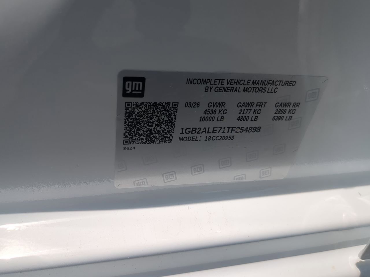New 2026 Summit White Chevrolet WT image 32