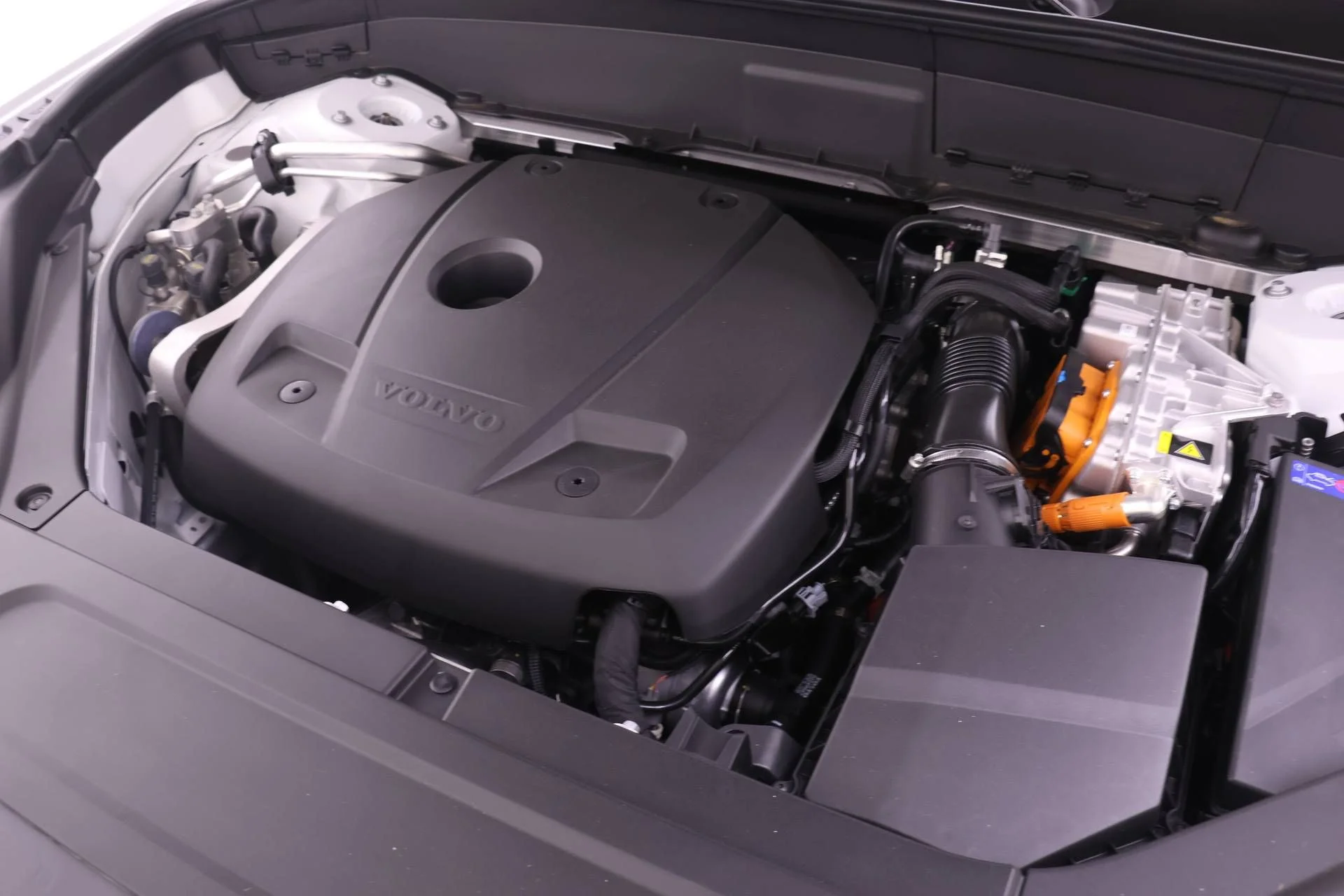 New 2026 White Volvo T8 Ultra image 17