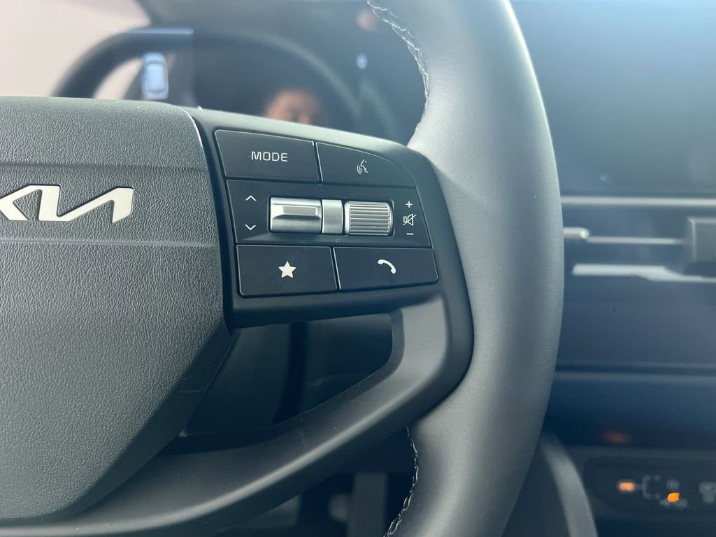 New 2026 Glacial White Pearl Kia EX image 19