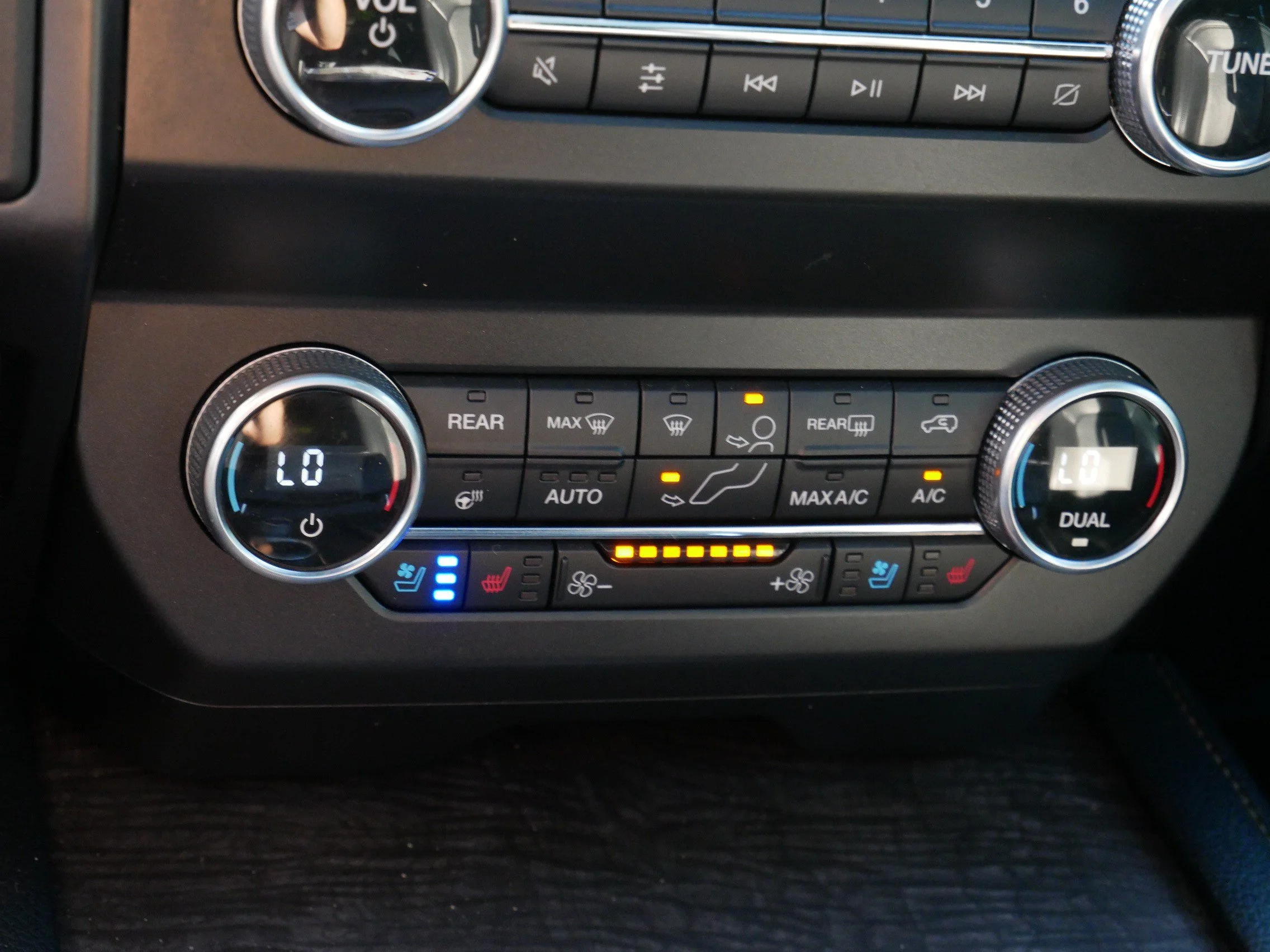Used 2023 Wind Chill Pearl Toyota XLE image 3