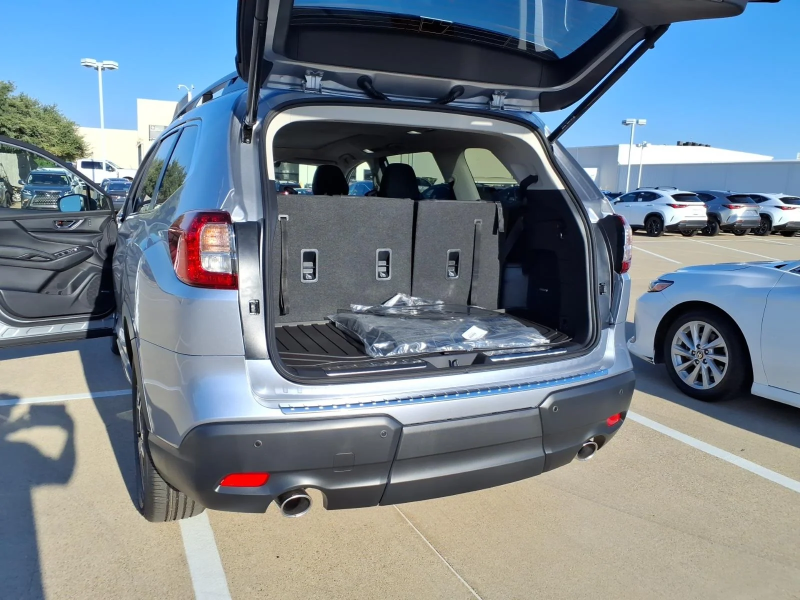 New 2027 ICE SILVER METALLIC Subaru Limited 7-Passenger image 17