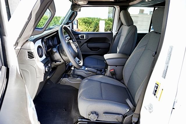 New 2026 Bright White Clear-Coat Exterior Paint Jeep Sport image 20