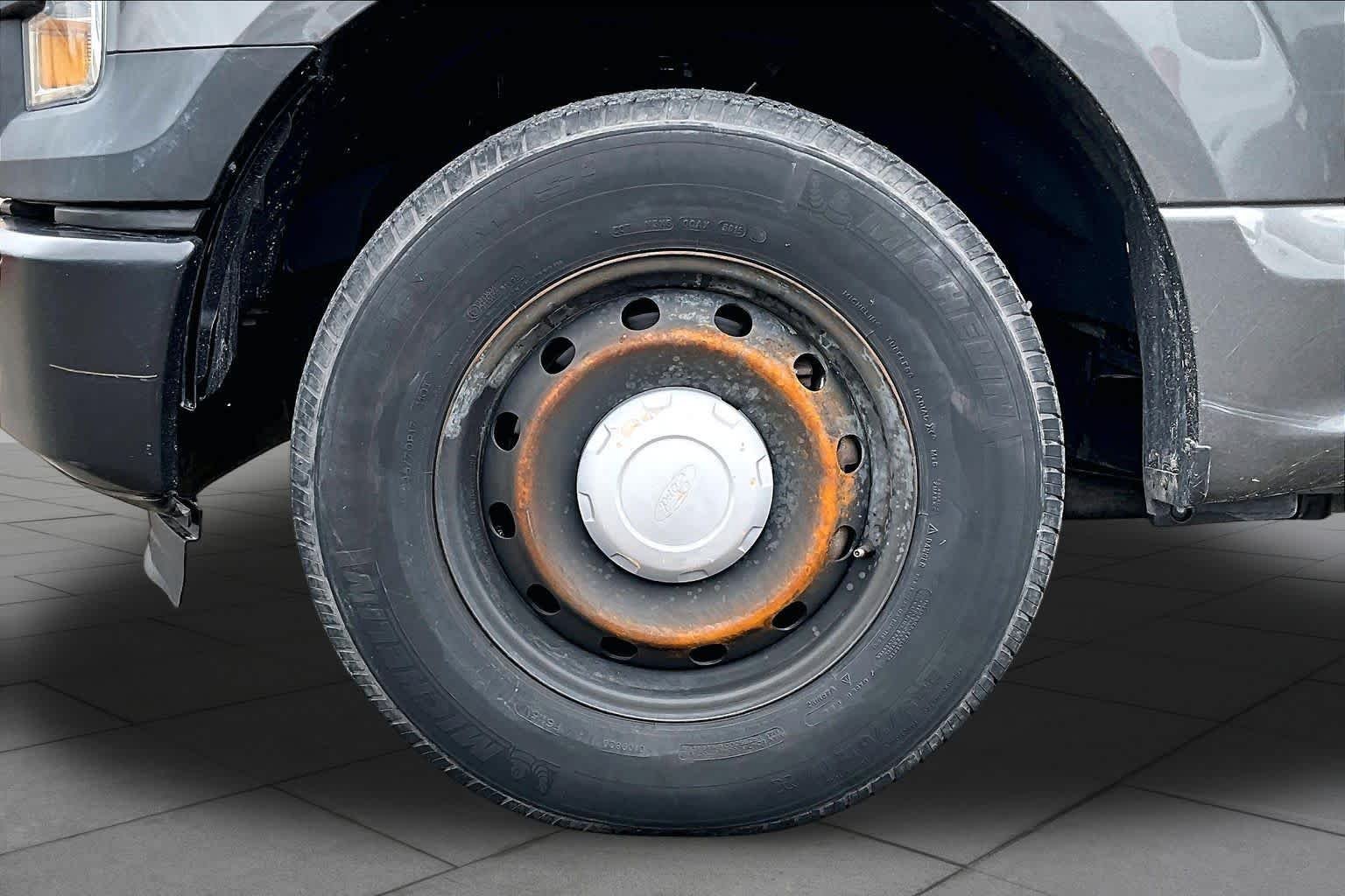 Used 2015 Magnetic Metallic Ford XL image 11