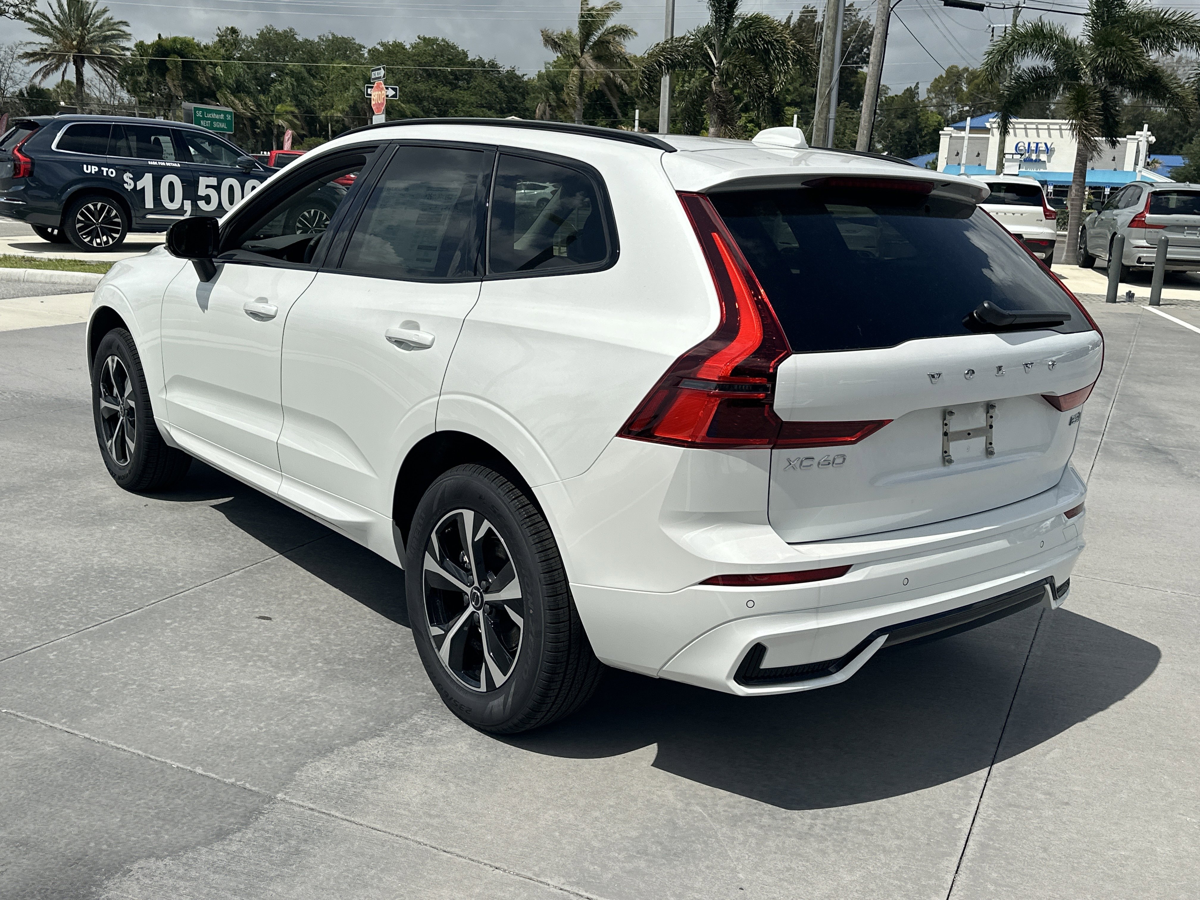New 2026 Crystal White Volvo Core image 9
