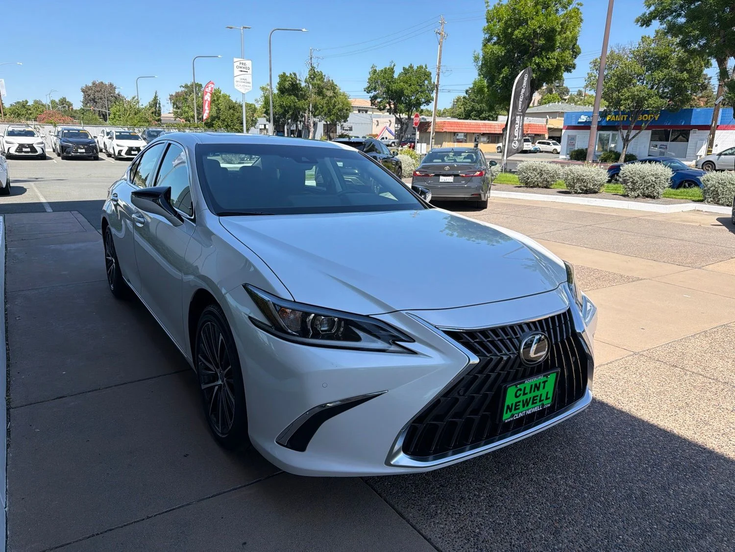 2025 Lexus ES 300h 300h's photo