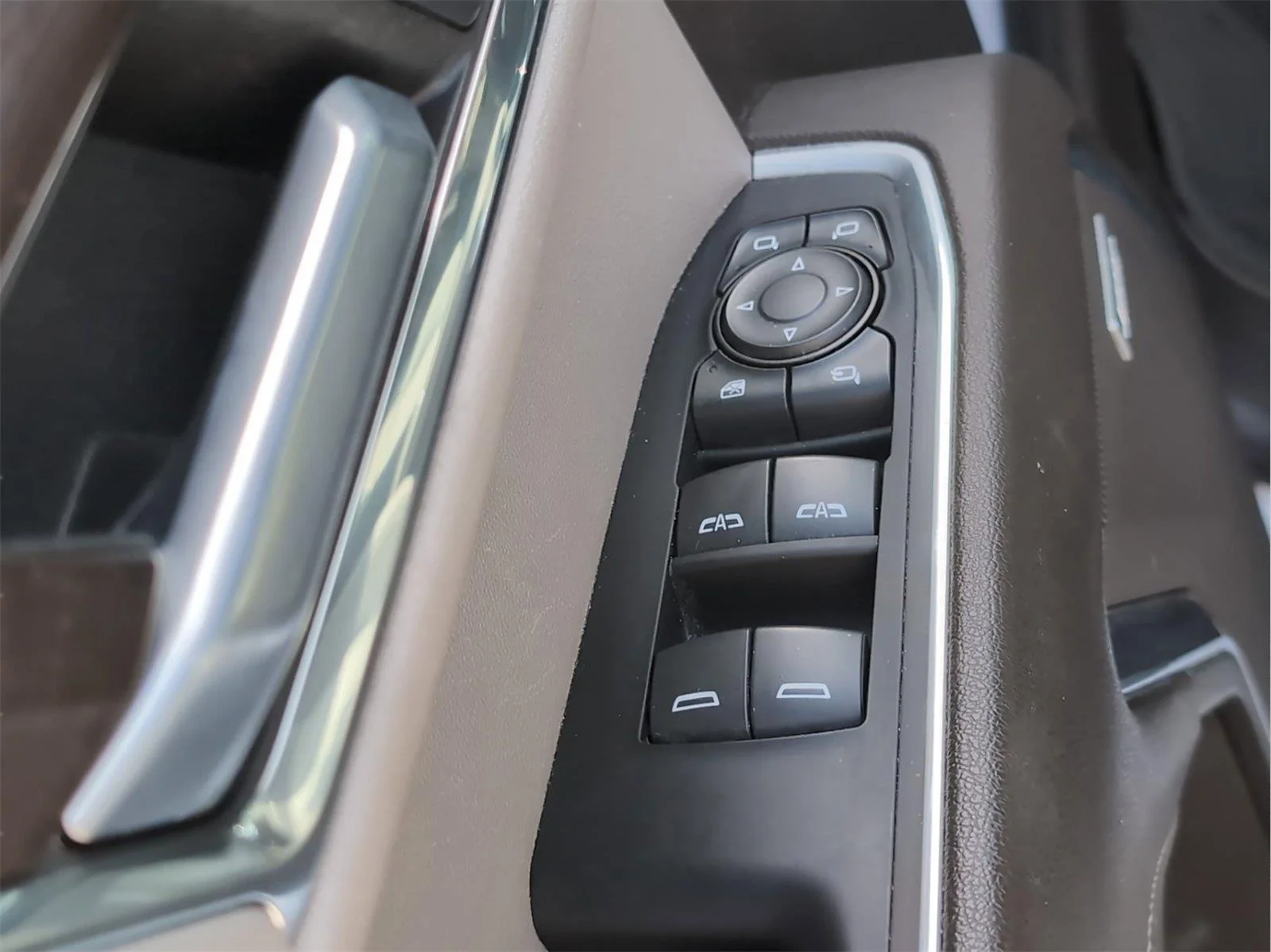 Used 2022 White Frost Tricoat GMC SLT image 16