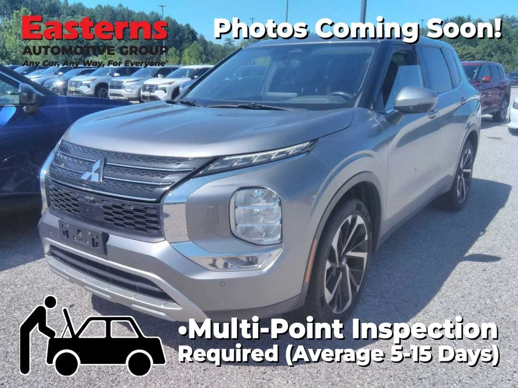 Used 2024 Gray Mitsubishi SE image 1