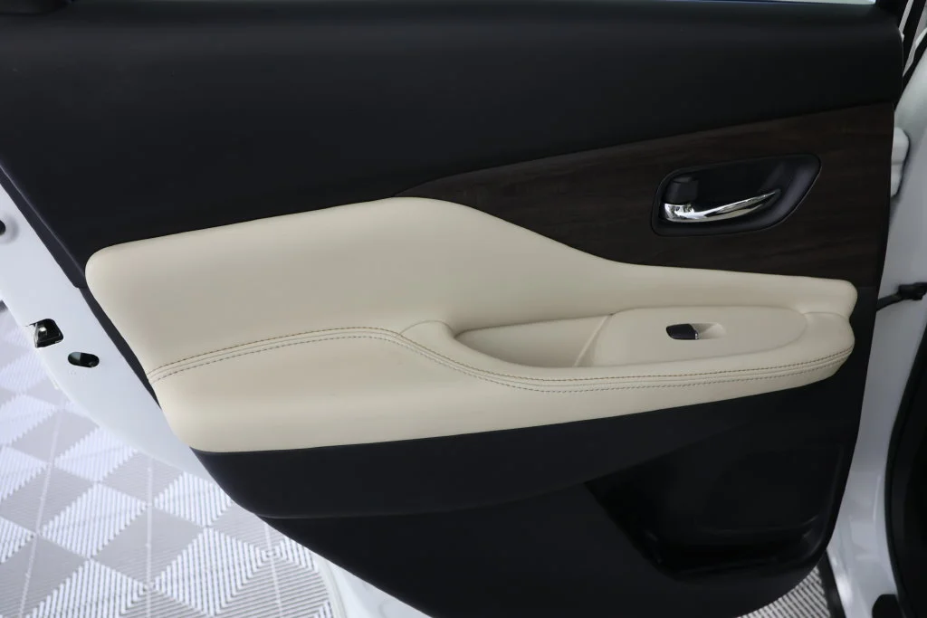 Used 2023 Pearl White Nissan Platinum image 26
