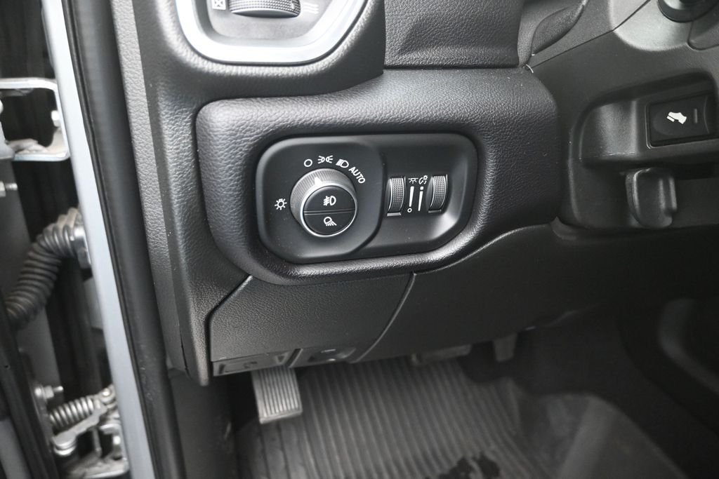 Used 2022 Silver Ram Laramie image 13