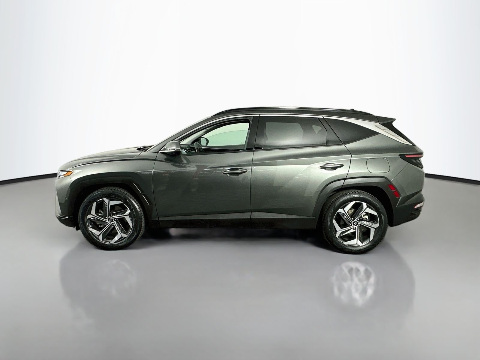 Used 2023 Amazon Gray Hyundai Limited image 5