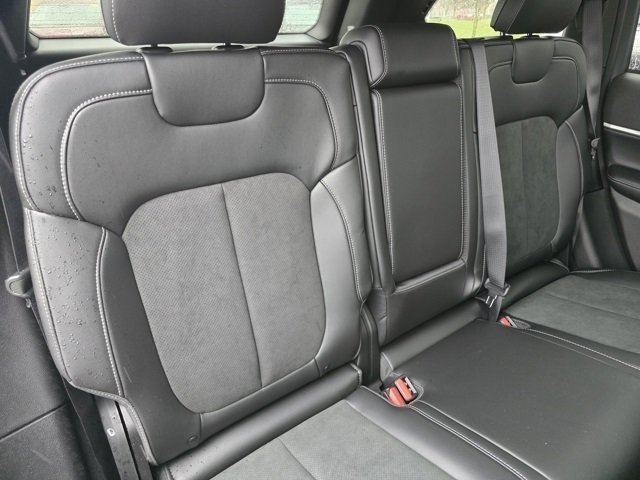 New 2026 Diamond Black Crystal Pearl-Coat Exterior Paint Jeep Laredo Altitude image 31