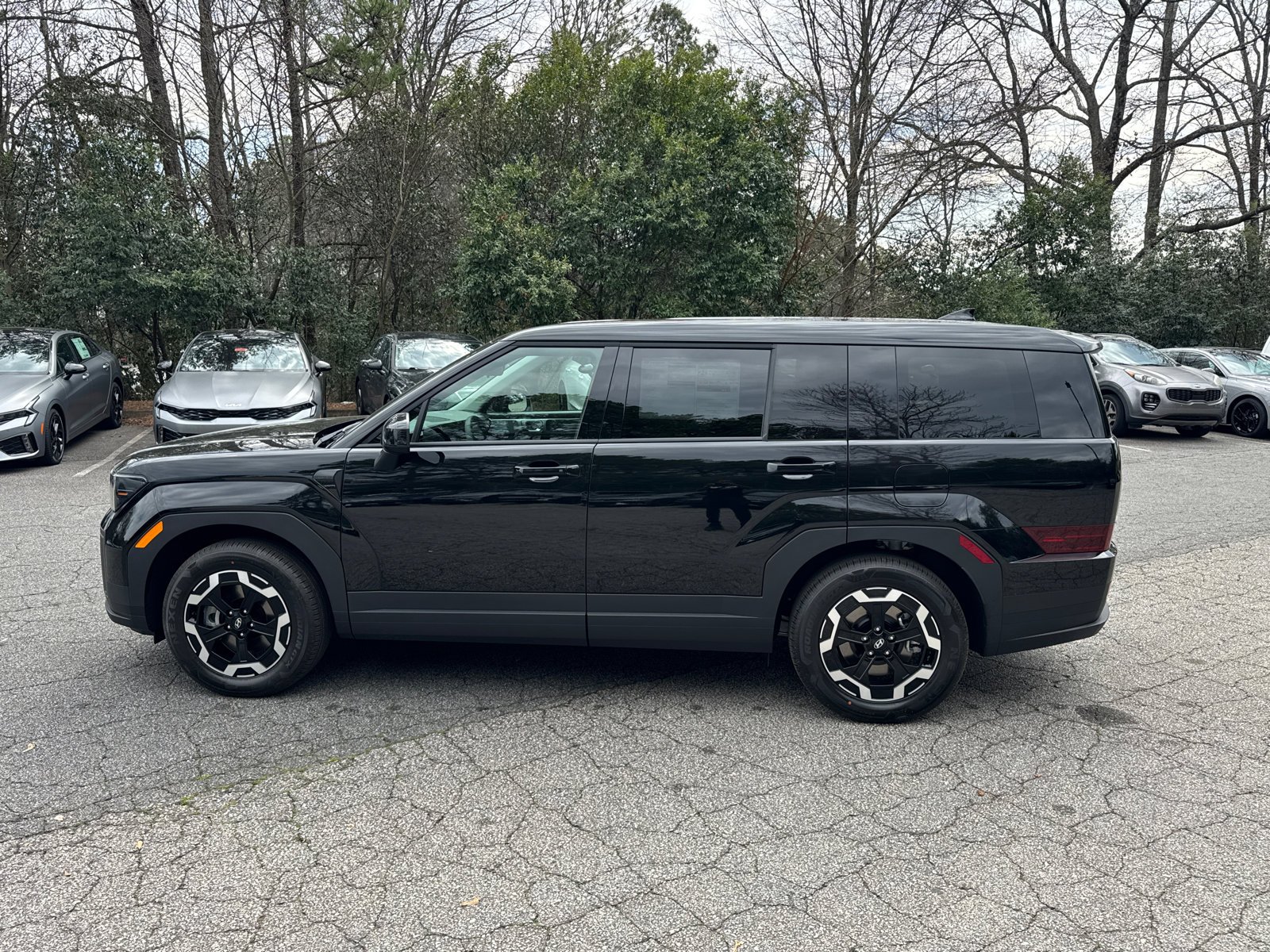 New 2026 Phantom Black Hyundai SE image 8