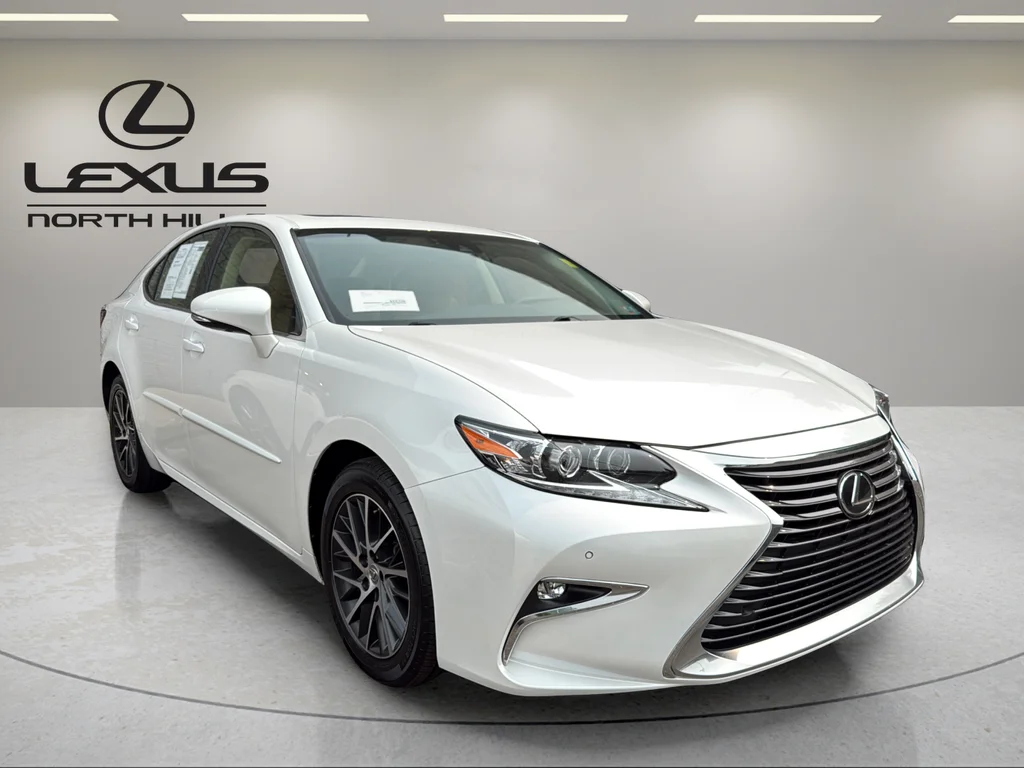 Used 2016 White Lexus 350 image 4