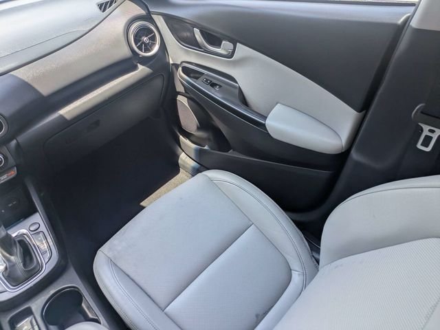 Used 2022 Black Hyundai Limited image 17