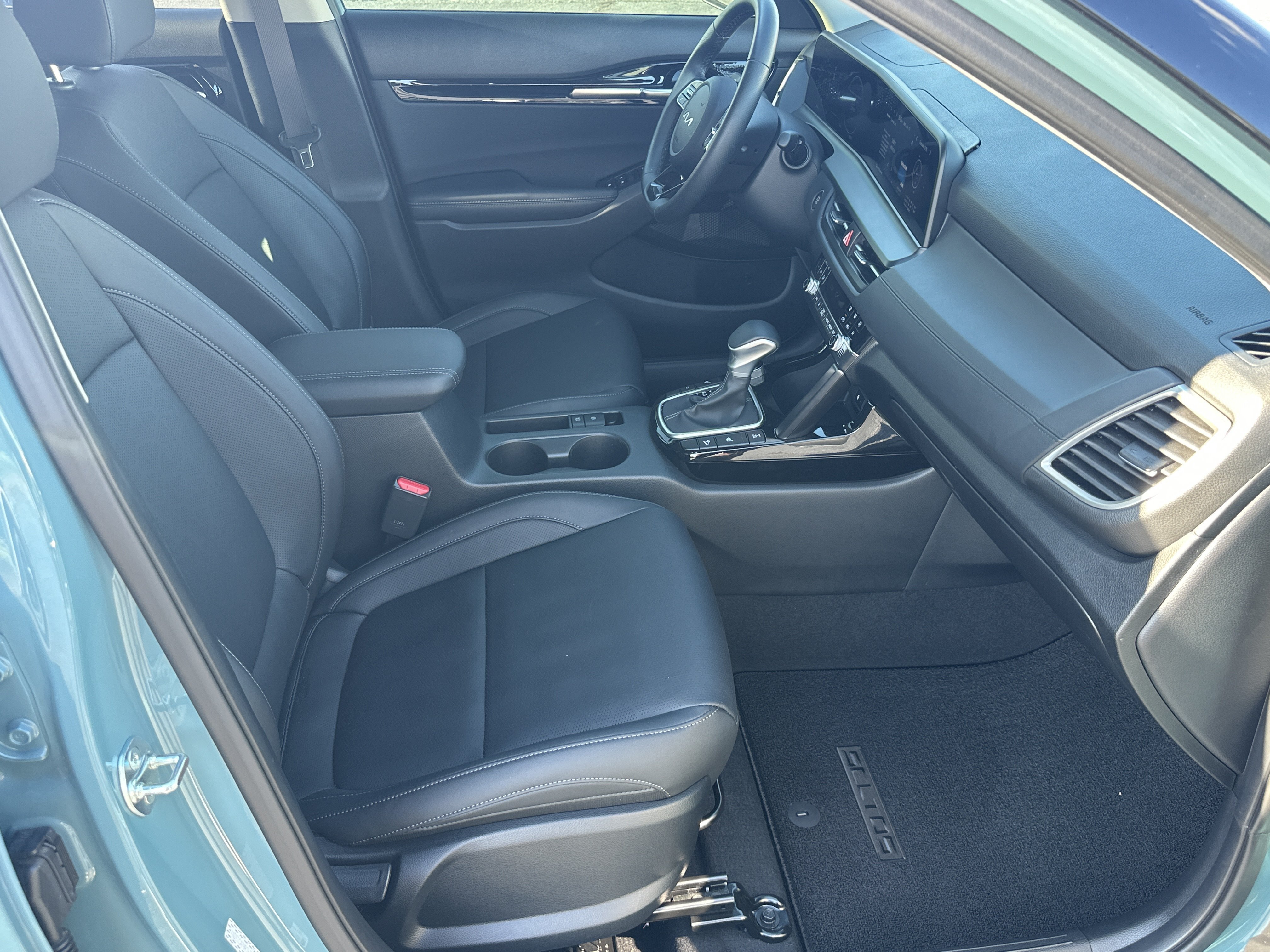Used 2024 Pluton Blue/Black Roof Kia SX image 14