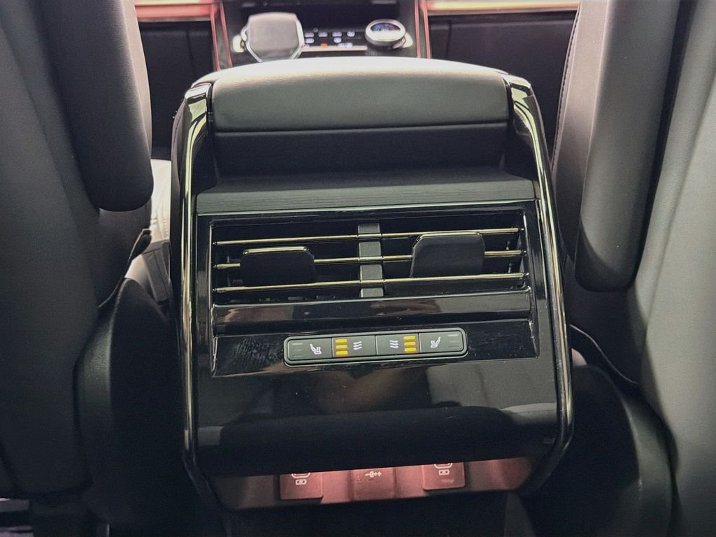 Certified Used 2023  Land Rover SE Dynamic image 27
