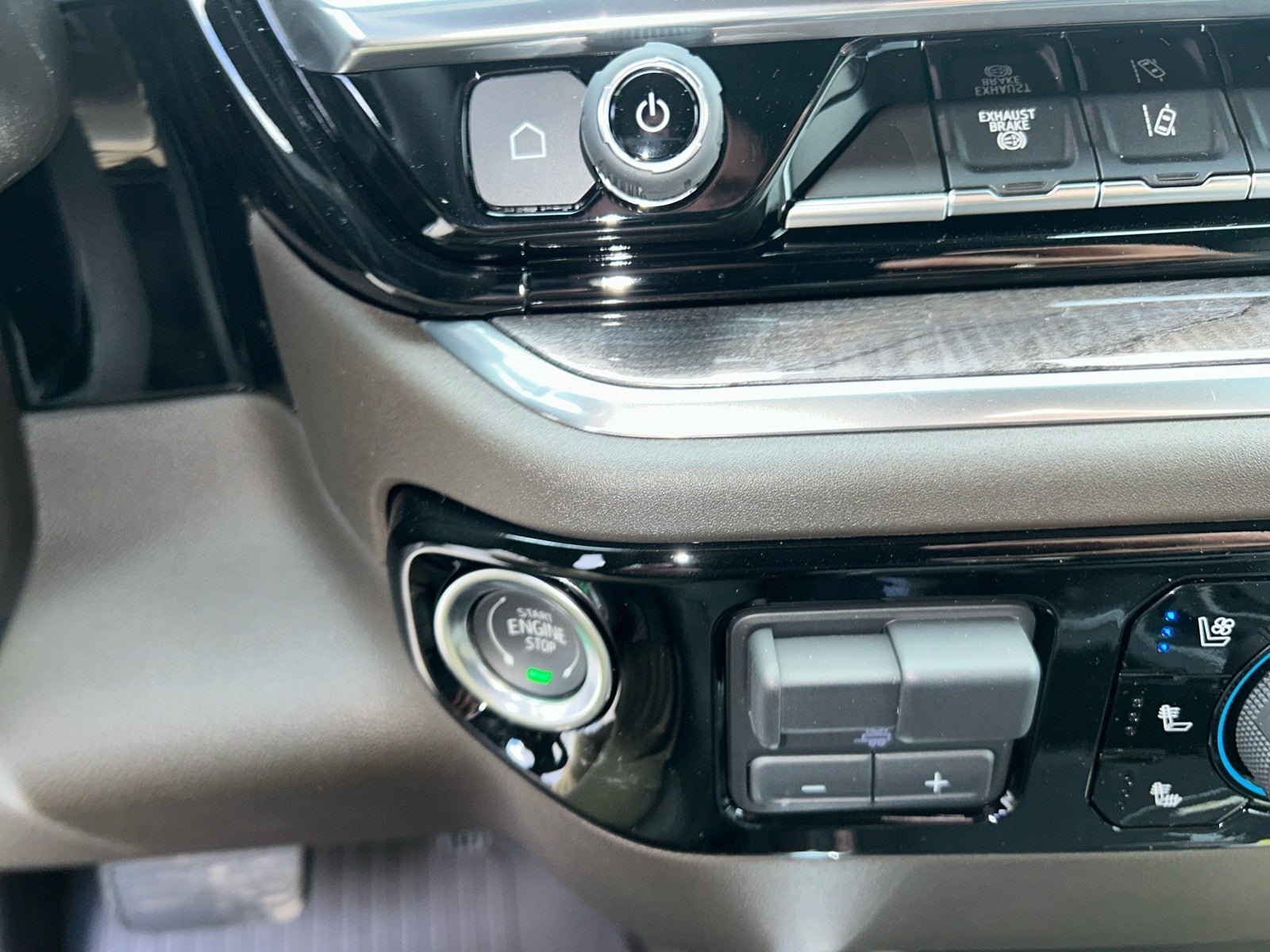 2025 Chevrolet Silverado 2500 HD LTZ - Photo 42