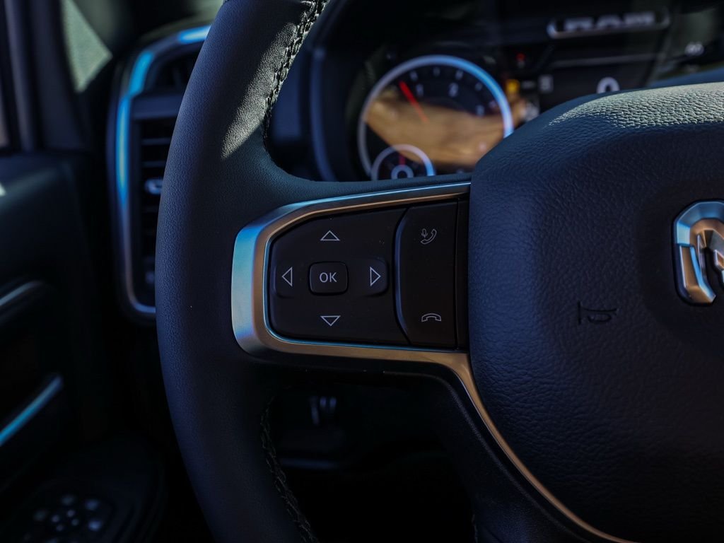 New 2026 Diamond Black Crystal Pearl-Coat Exterior Paint RAM Big Horn Night Edition image 23