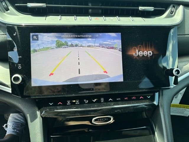 New 2026 Bright White Clear-Coat Exterior Paint Jeep Altitude image 30
