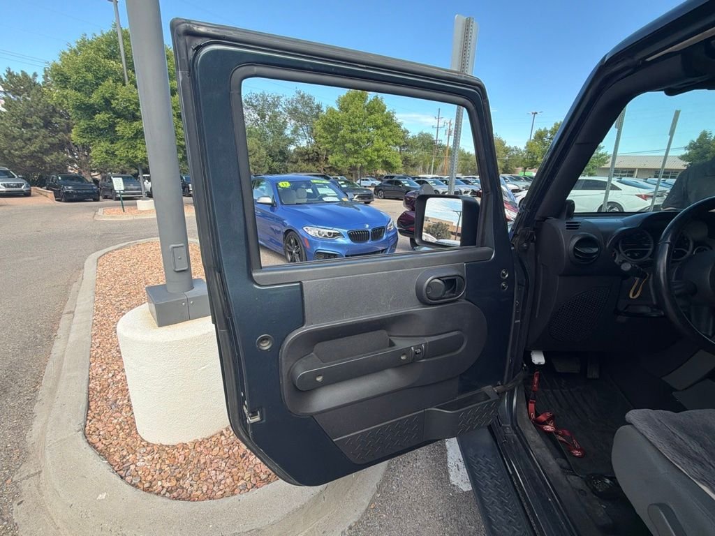 Used 2007 Blue Jeep Unlimited Sahara image 7