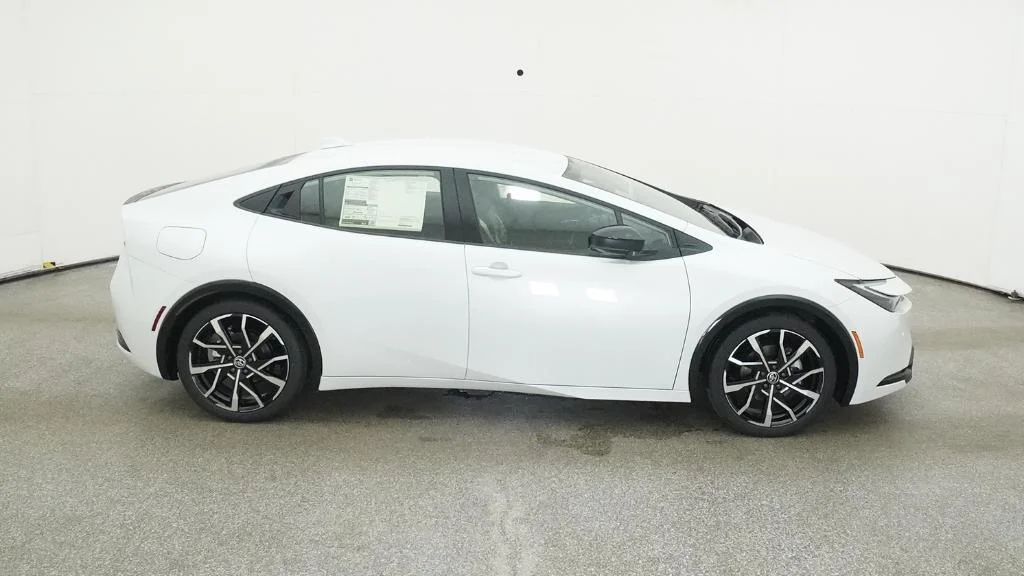 2025 Toyota Prius XSE - Photo 10