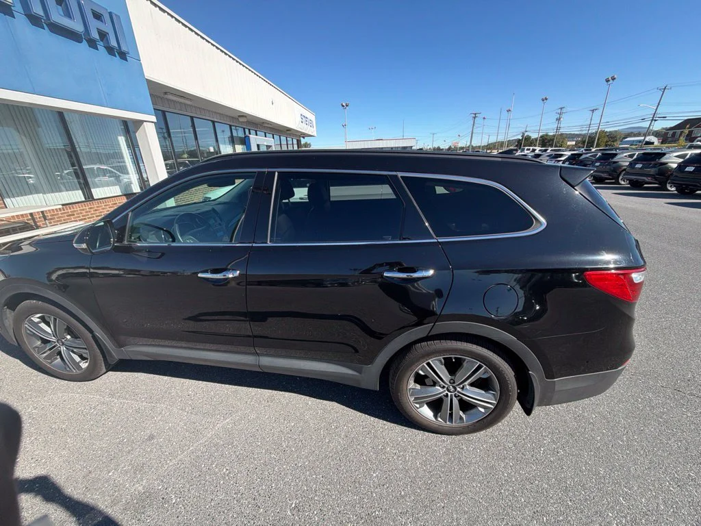Used 2016 Black Hyundai SE image 6