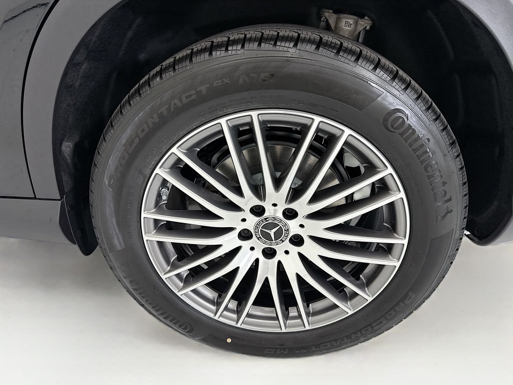 New 2026 Black Mercedes-Benz GLC 300 image 31