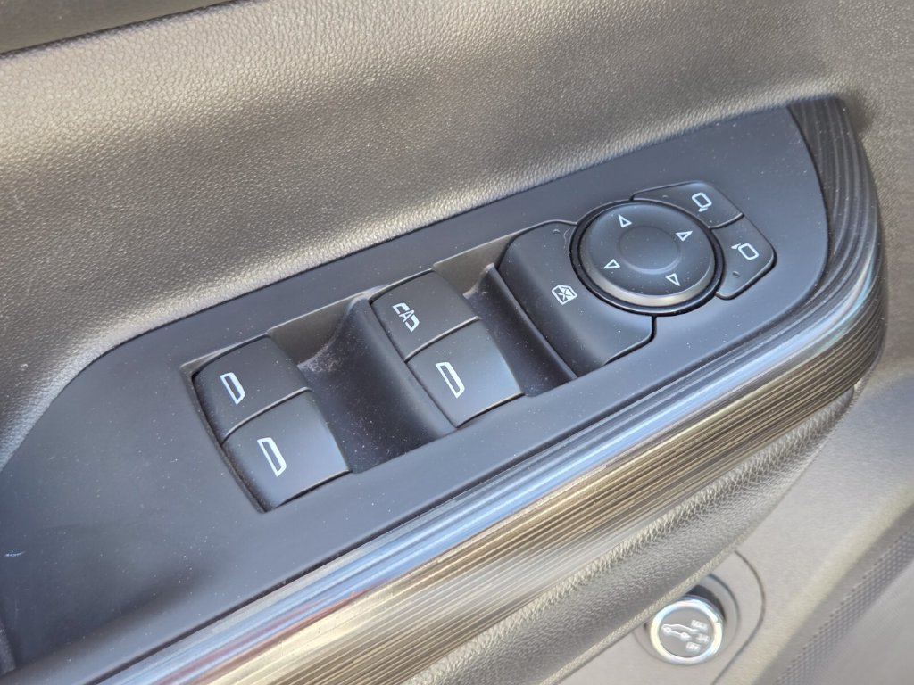 Used 2018 White GMC SLT-2 image 25
