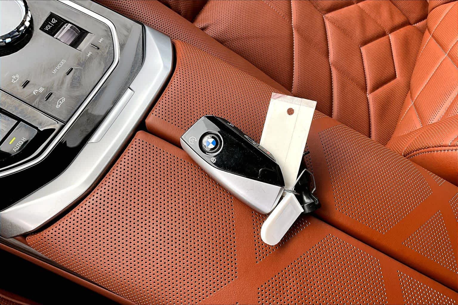 Used 2026 Mineral White Metallic BMW 740i image 15