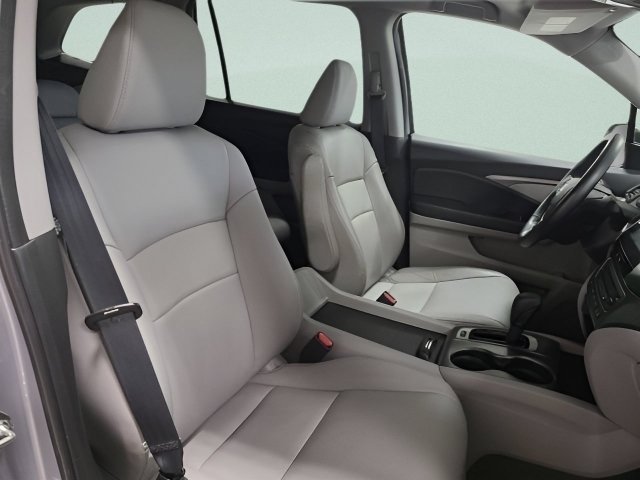 Certified Used 2018 Lunar Silver Metallic Honda EX-L image 14