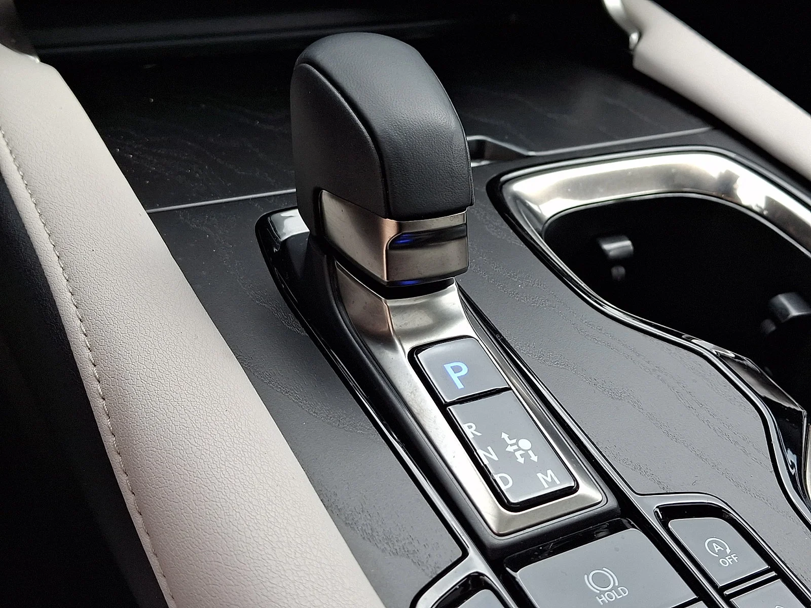 Certified Used 2024 CAVIAR Lexus  image 16