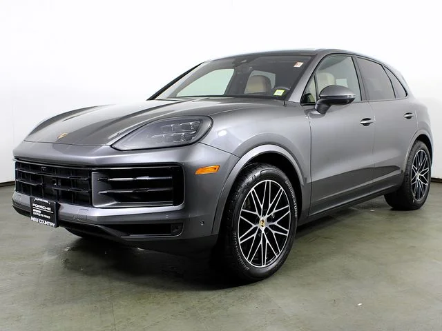 2025 Porsche Cayenne -'s photo