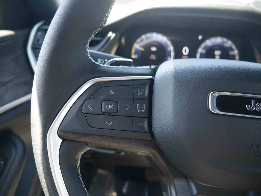 New 2026 White Jeep Altitude image 33